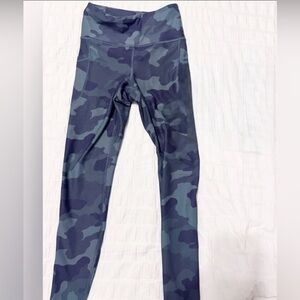 NWOT Old Navy Camo Leggings Size XS Workout Tights Green Powersoft High Rise